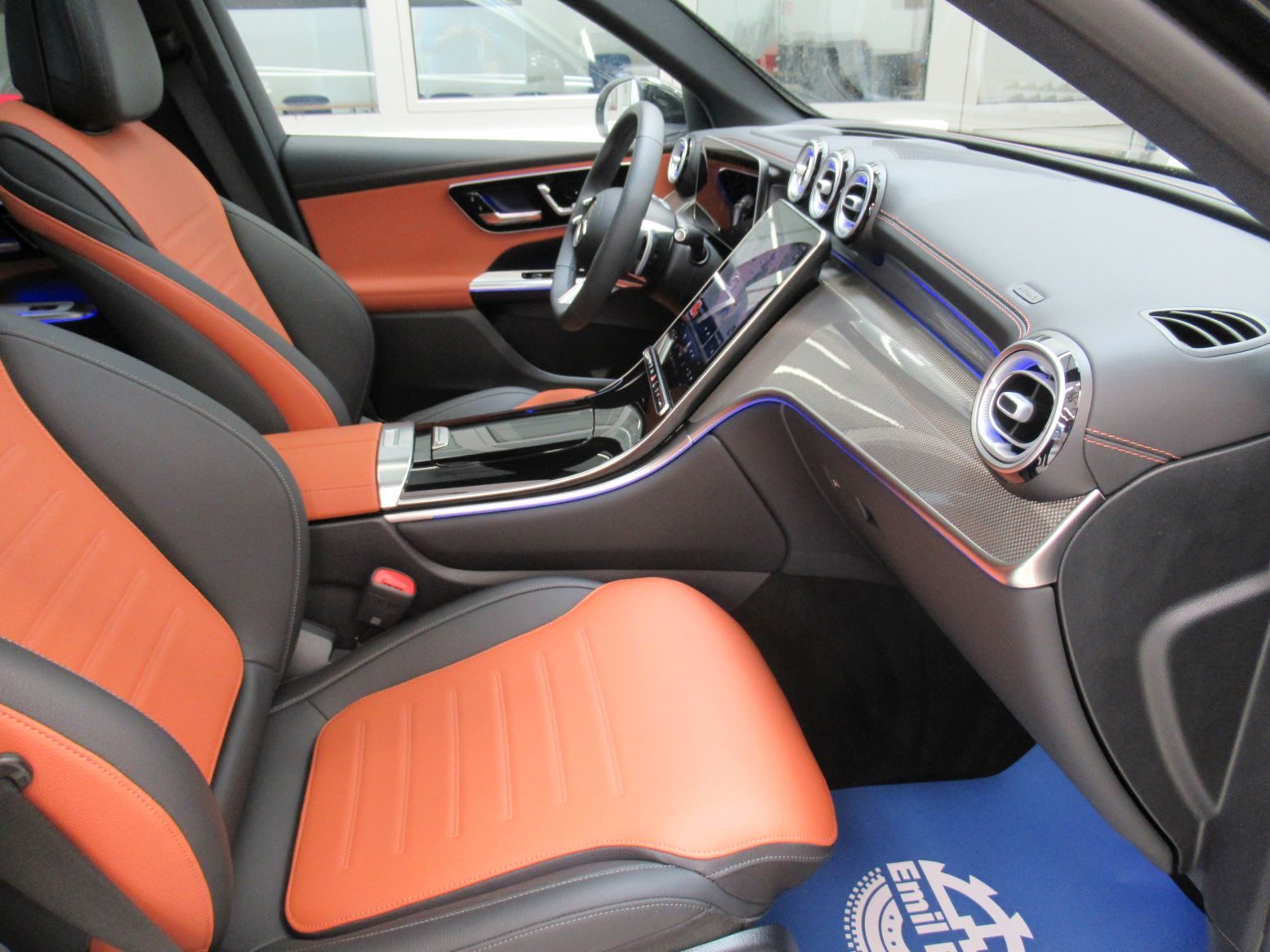 2025 Mercedes-Benz GLC AMG Line — fotografija 9
