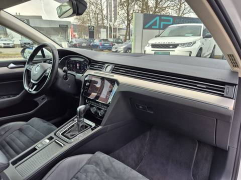 2018 Volkswagen Passat — sličica 17