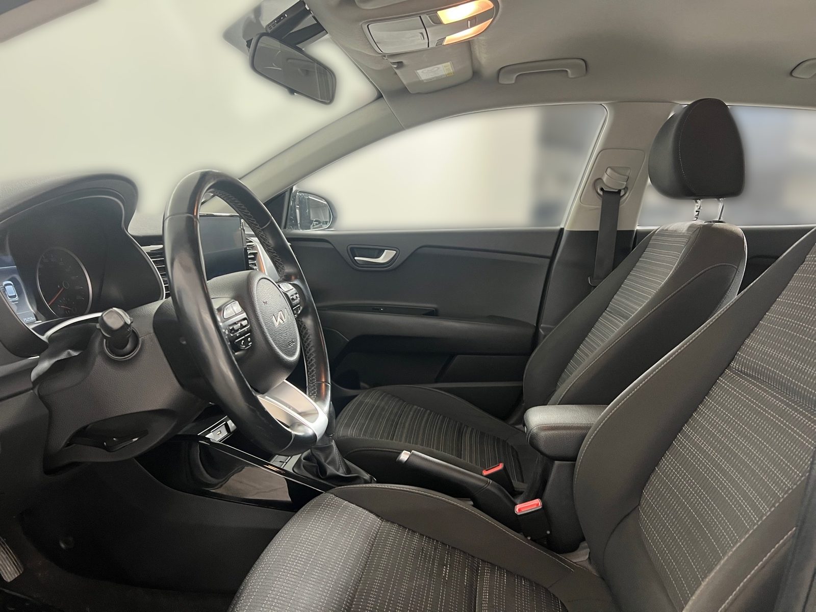 2022 Kia Stonic — fotografija 13