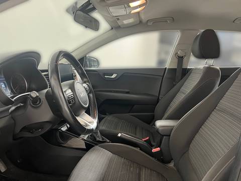 2022 Kia Stonic — sličica 13