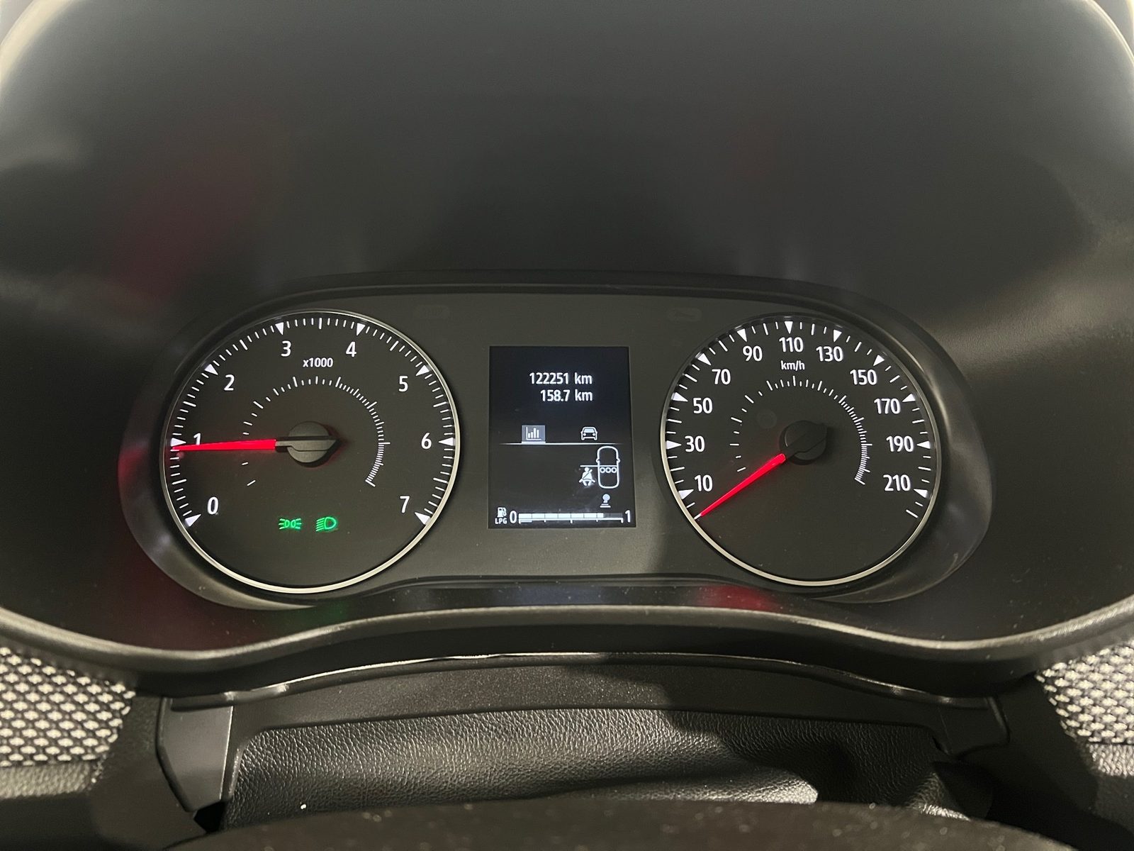 2022 Dacia Sandero — fotografija 16