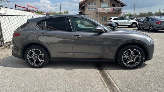 2022 Alfa Romeo Stelvio — fotografija 4