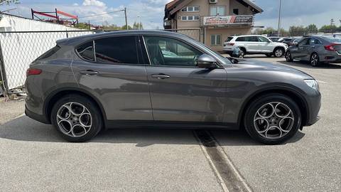 2022 Alfa Romeo Stelvio — sličica 4