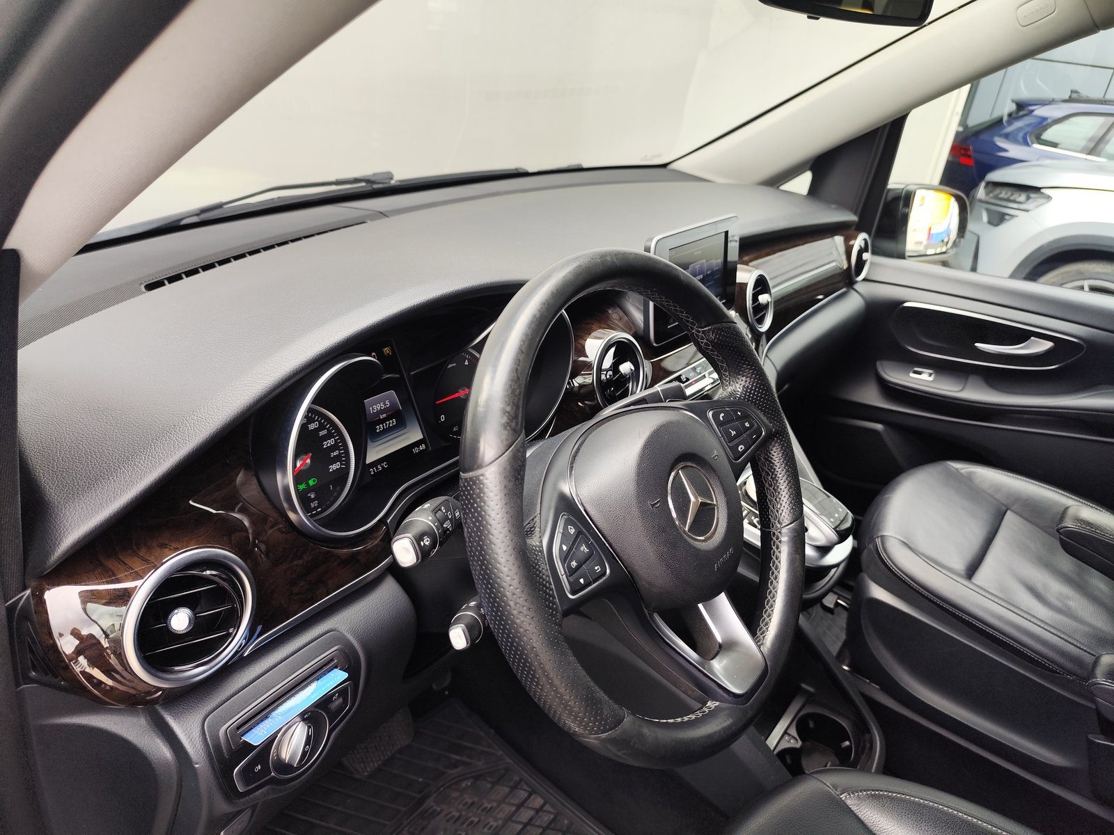 2017 Mercedes-Benz V-klasa — fotografija 11