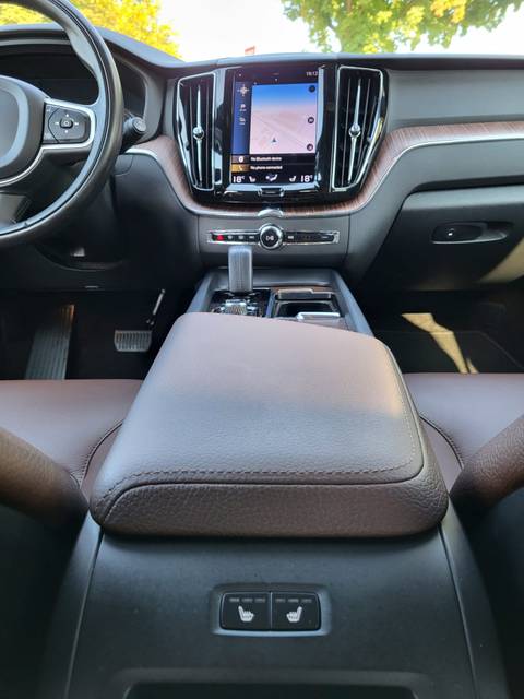 2020 Volvo XC60 R-Design — sličica 13