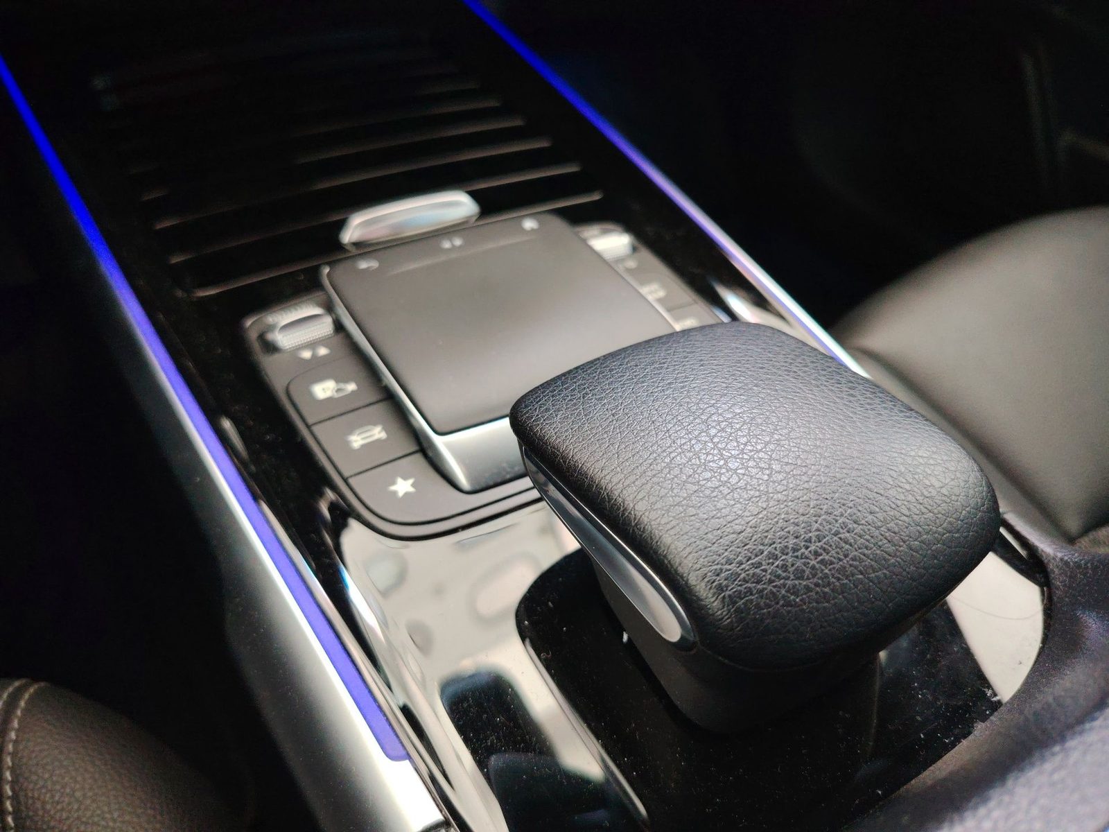 2023 Mercedes-Benz GLB — fotografija 25