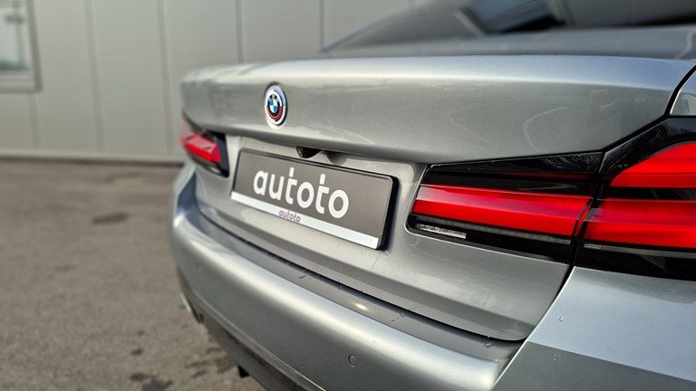 2023 BMW Serija 5 — fotografija 24
