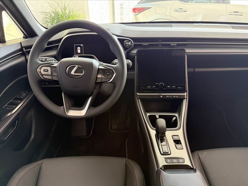 2036 Lexus LBX — fotografija 10