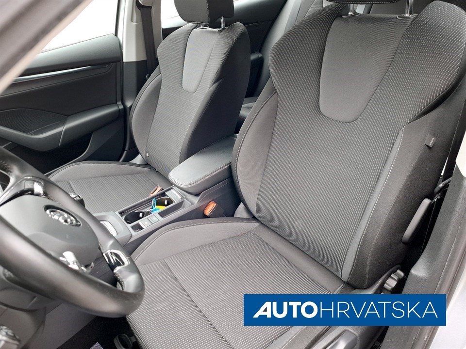 2021 Škoda Octavia Combi — fotografija 9