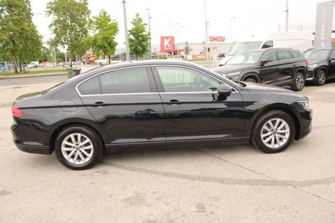 2022 Volkswagen Passat — sličica 4
