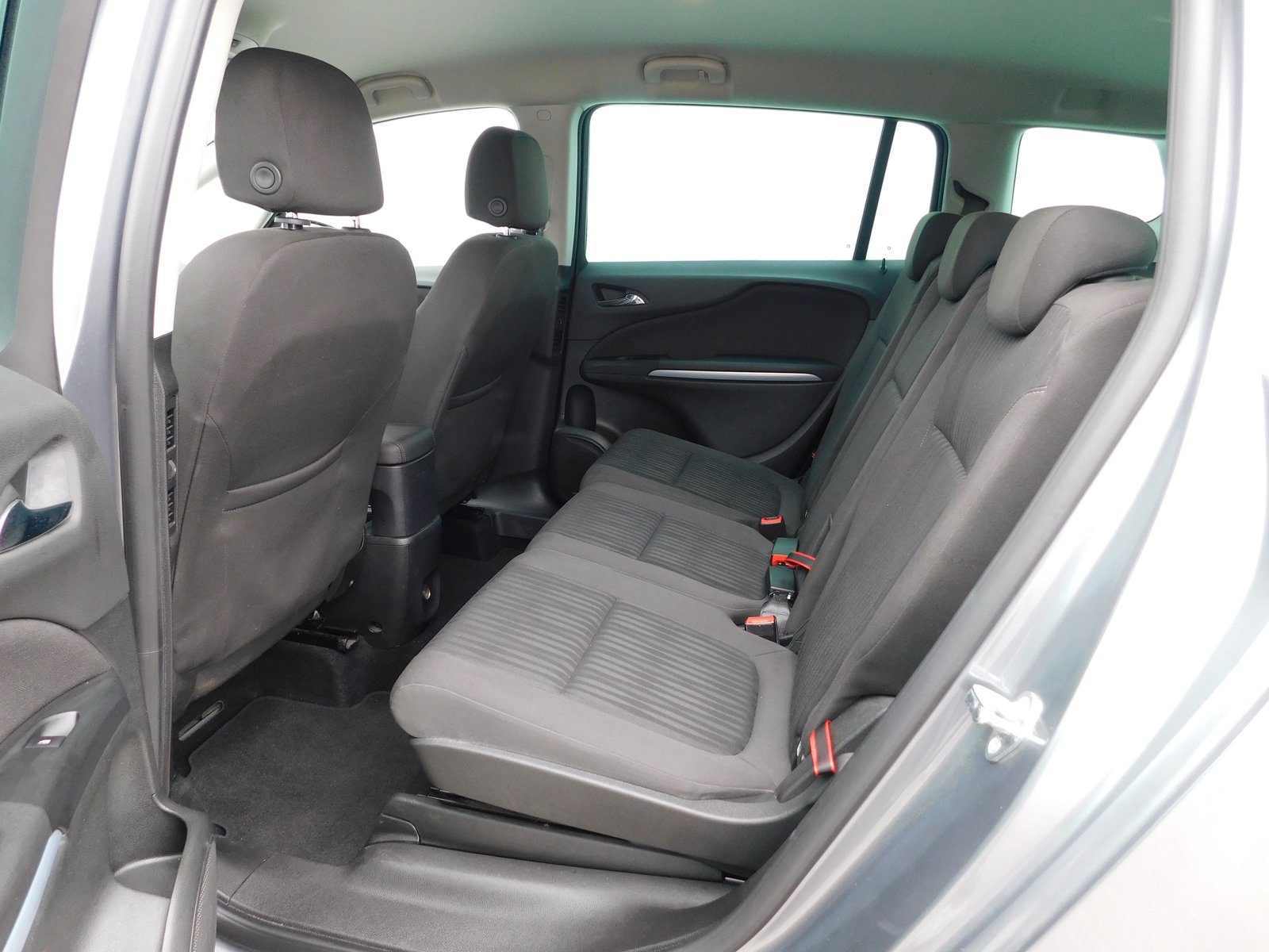 2017 Opel Zafira — fotografija 10