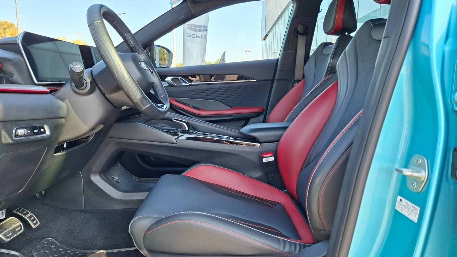 2025 Geely Coolray — fotografija 3