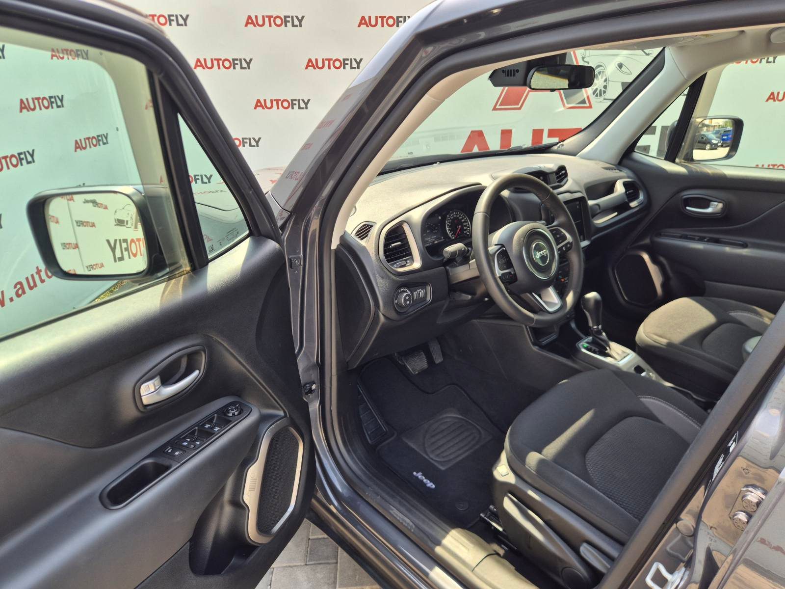 2023 Jeep Renegade — fotografija 11