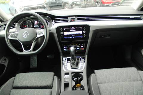 2022 Volkswagen Passat — sličica 13