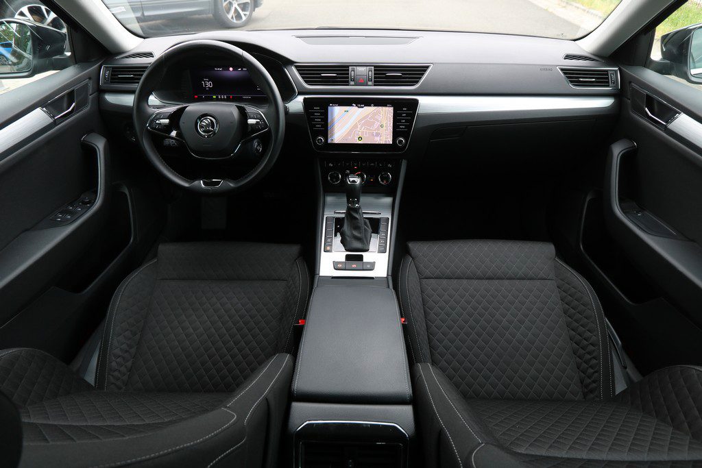 2023 Škoda Superb — fotografija 5
