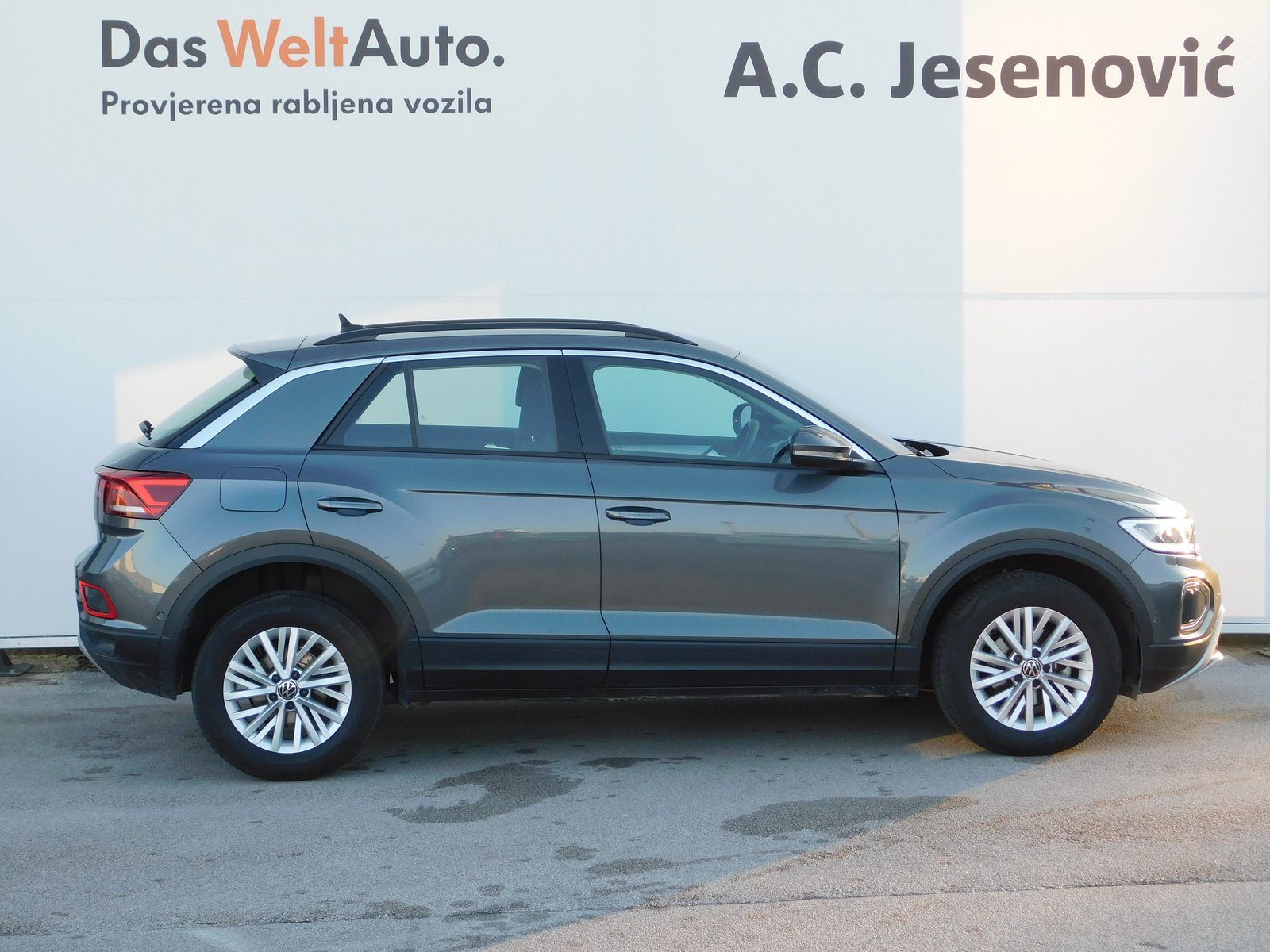 2023 Volkswagen T-Roc — fotografija 4