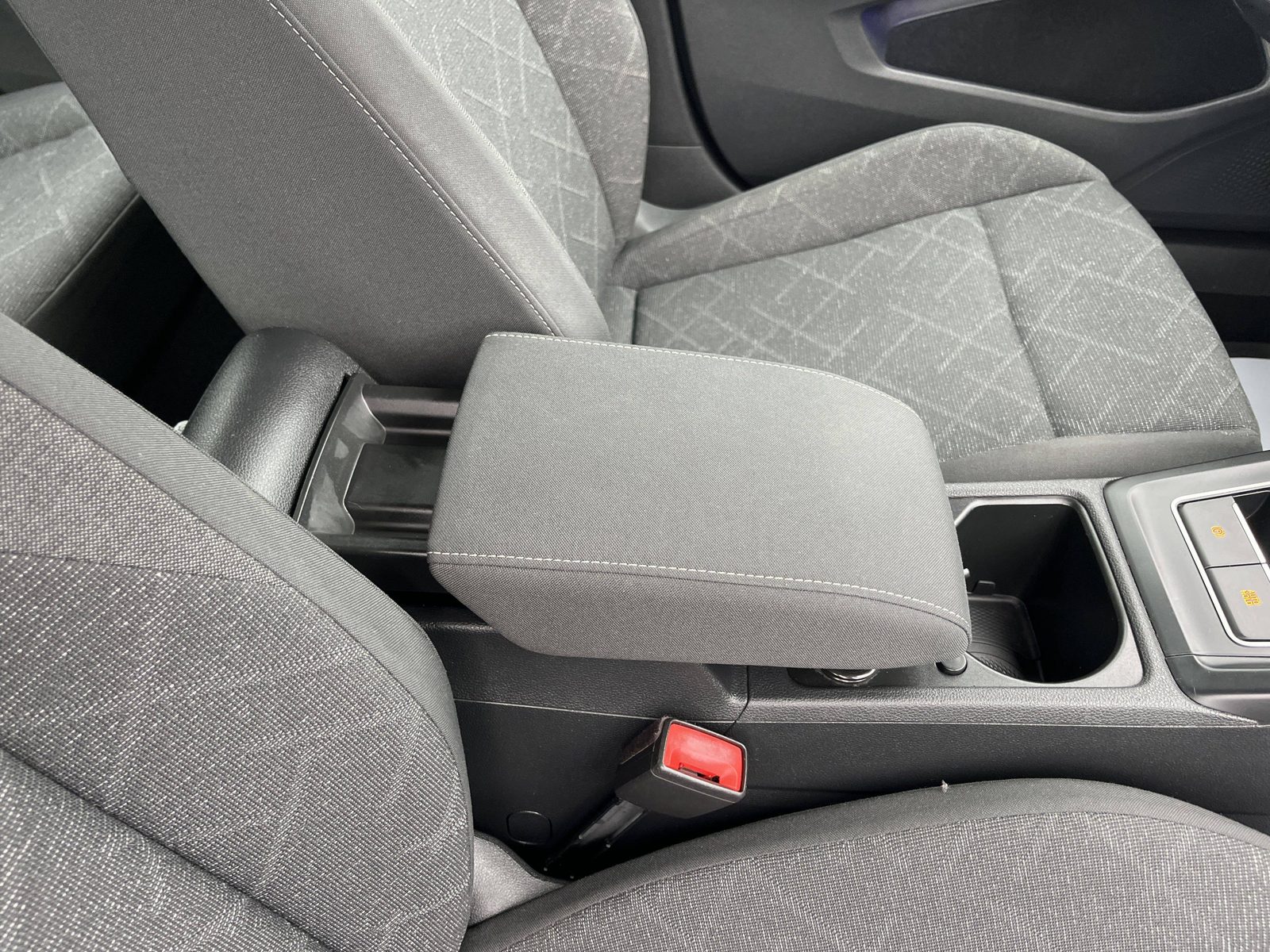 2021 Volkswagen Golf — fotografija 24
