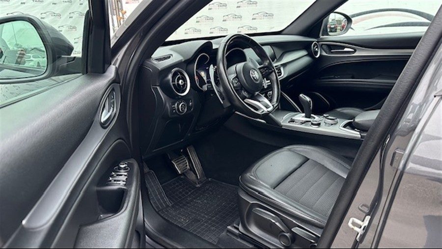 2022 Alfa Romeo Stelvio — fotografija 8