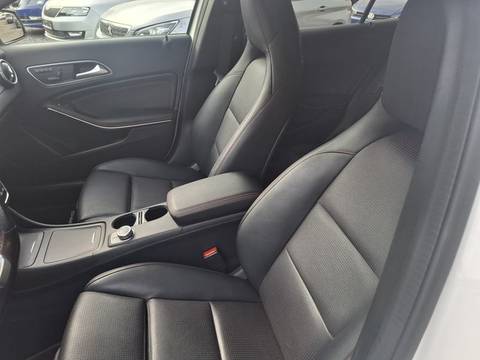 2015 Mercedes-Benz GLA — sličica 10