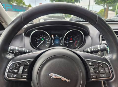 2018 Jaguar XE — sličica 15