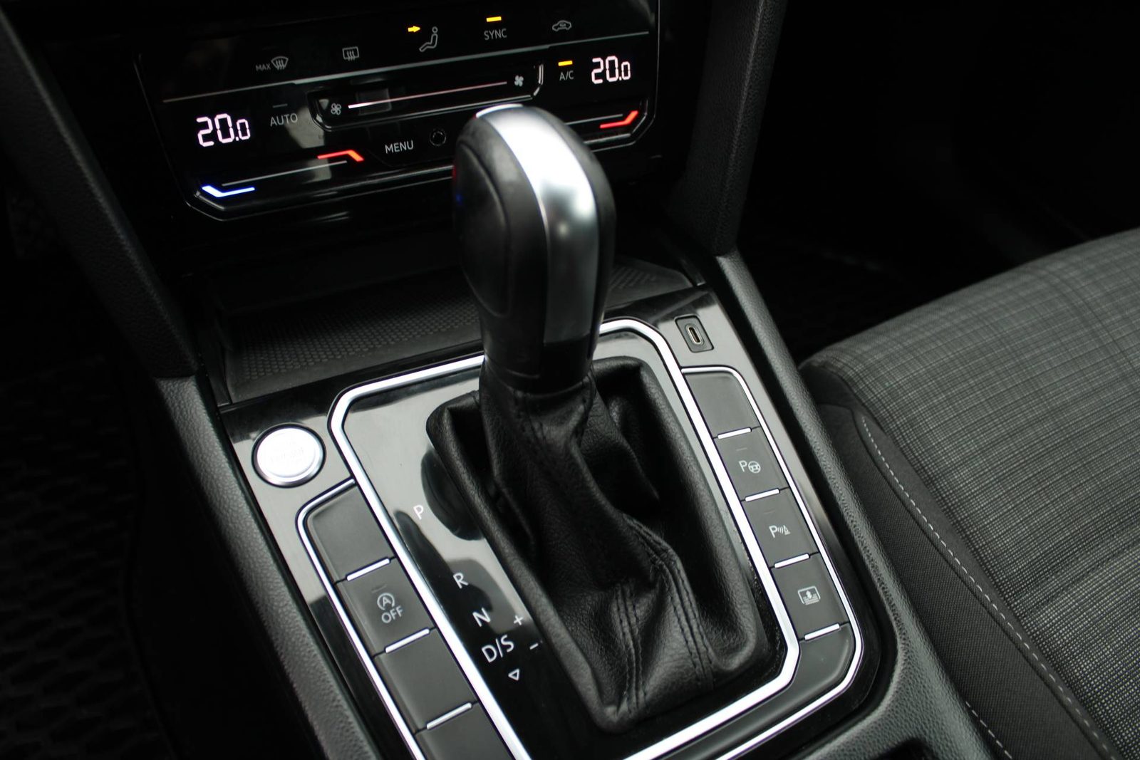 2021 Volkswagen Passat — fotografija 22