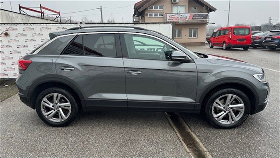 2022 Volkswagen T-Roc — fotografija 4