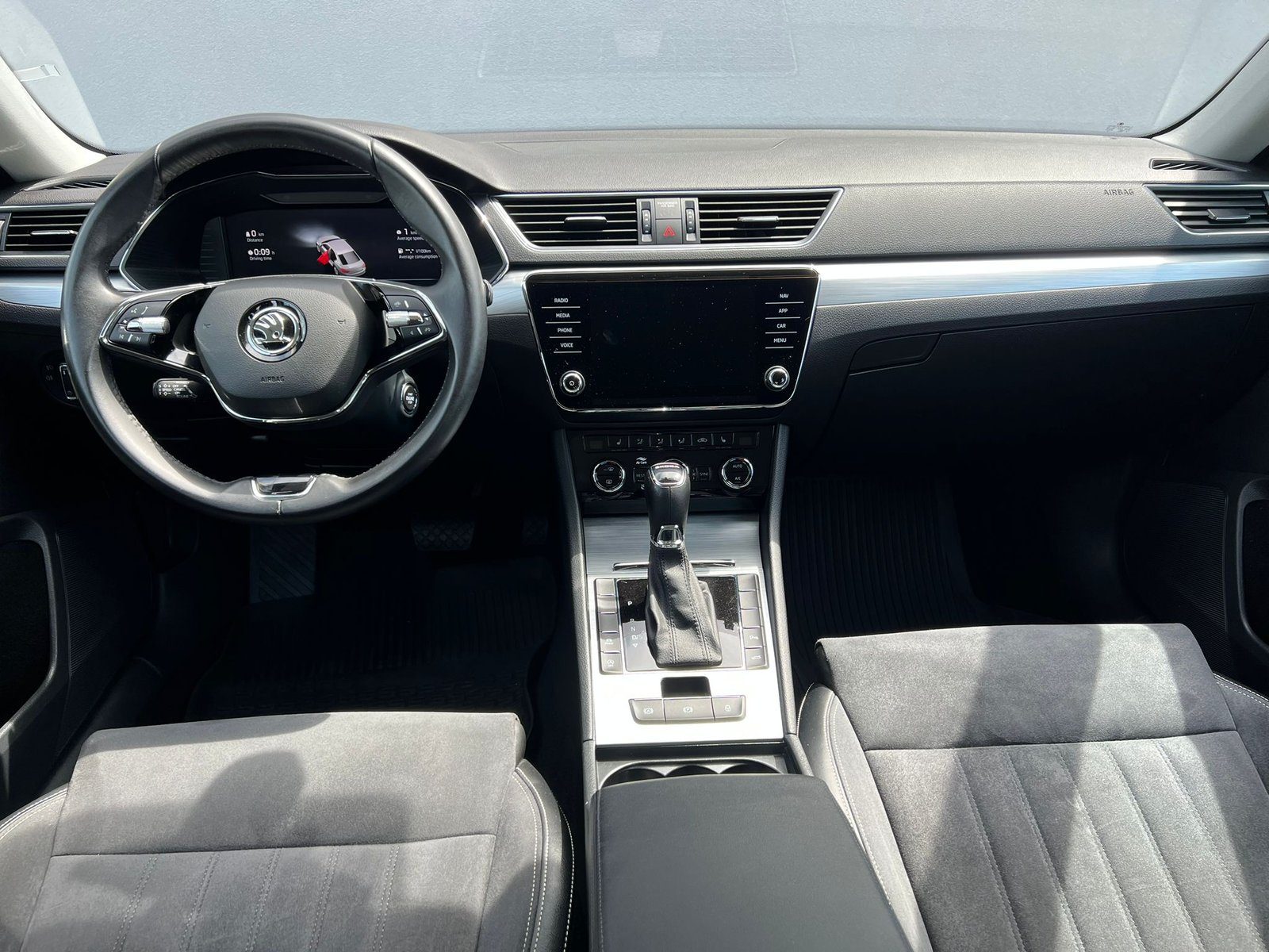 2023 Škoda Superb — fotografija 10