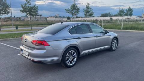 2020 Volkswagen Passat — sličica 4