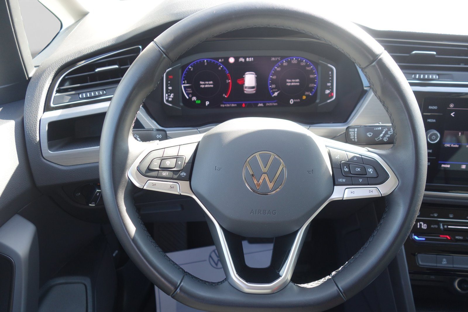2025 Volkswagen Touran R-Line — fotografija 15