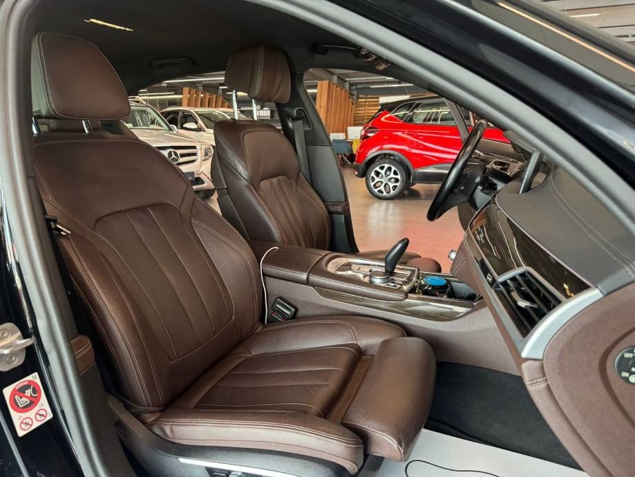 2017 BMW Serija 7 — fotografija 21