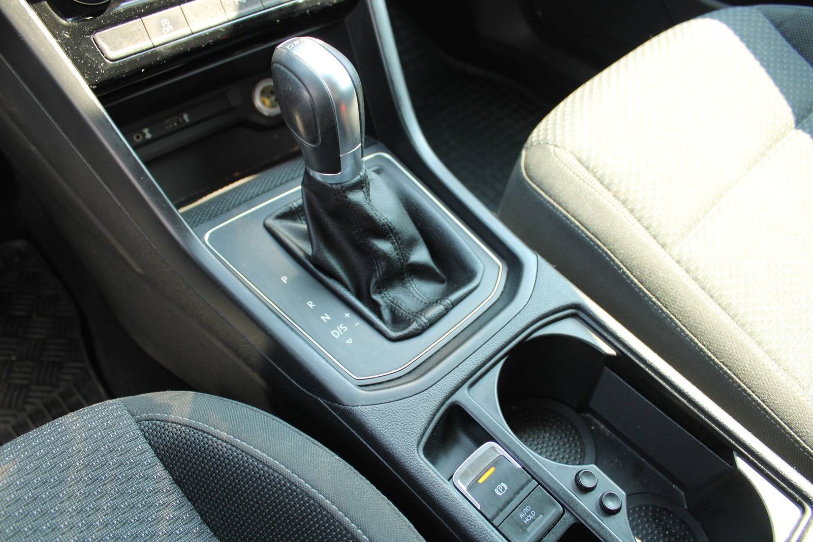 2016 Volkswagen Touran — fotografija 17