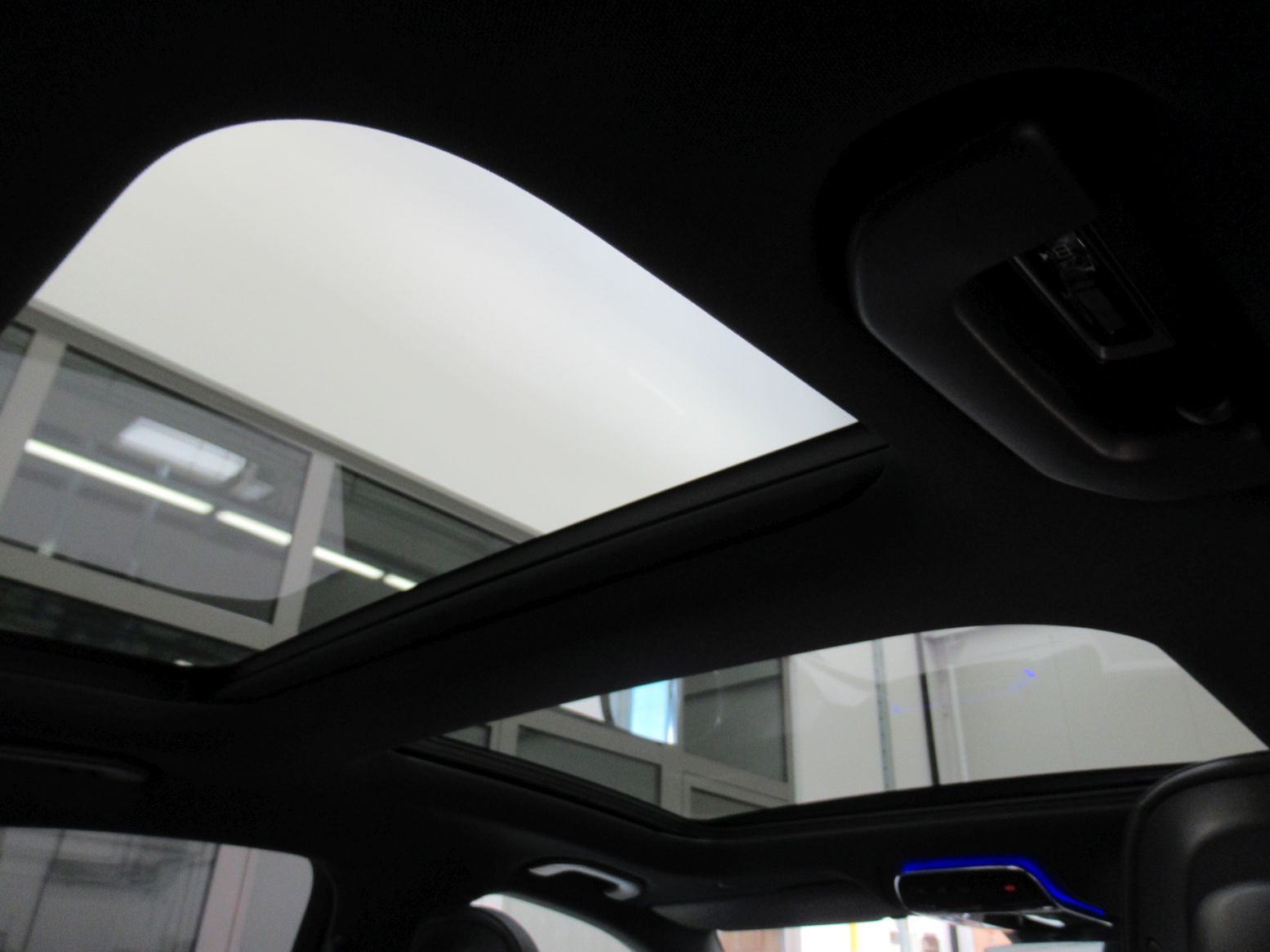 2025 Mercedes-Benz C-klasa — fotografija 12