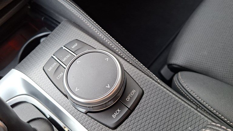 2023 BMW Serija 5 — fotografija 12