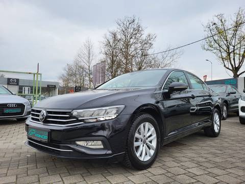 2020 Volkswagen Passat — sličica 2