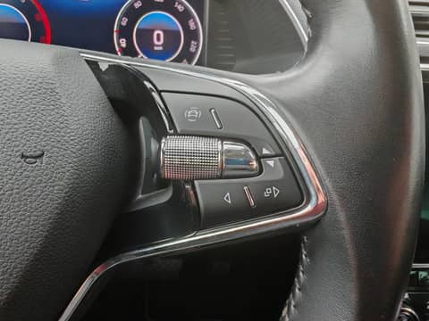 2021 Škoda Superb — sličica 16