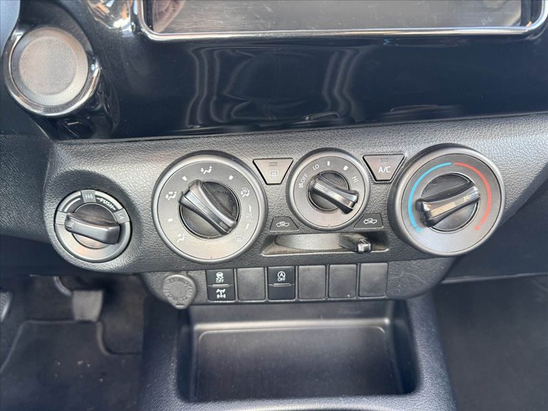 2021 Toyota Hilux — fotografija 12