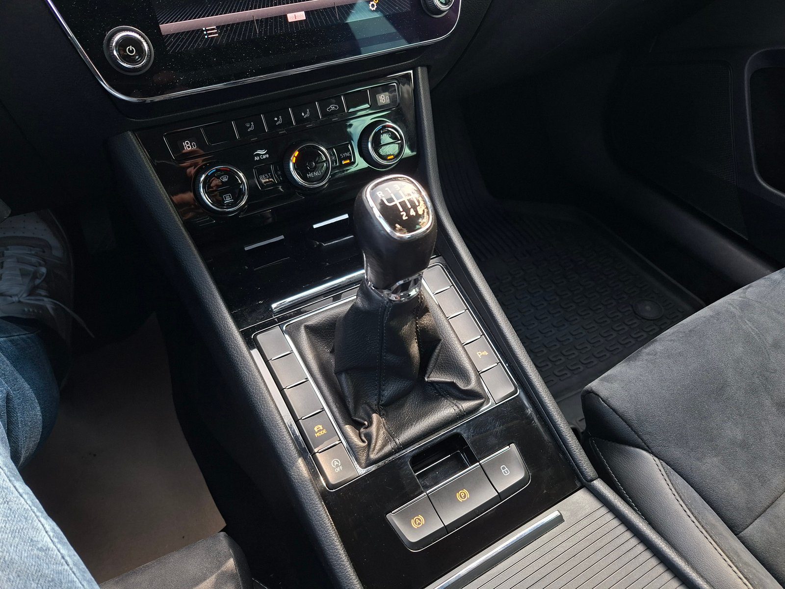 2018 Škoda Superb — fotografija 18