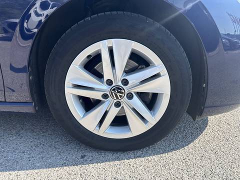 2022 Volkswagen Golf — sličica 17