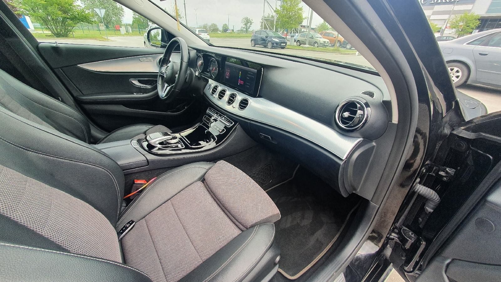 2018 Mercedes-Benz E-klasa — fotografija 12