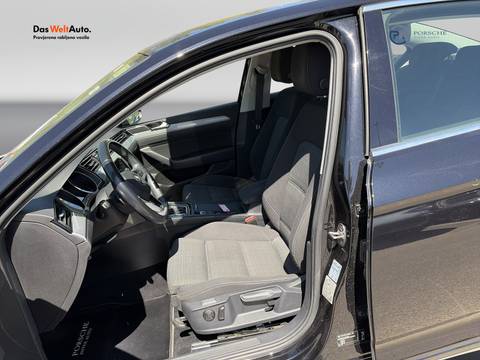 2020 Volkswagen Passat — sličica 9