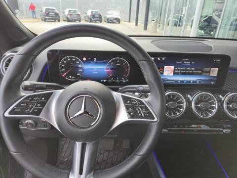 2025 Mercedes-Benz GLB — sličica 9