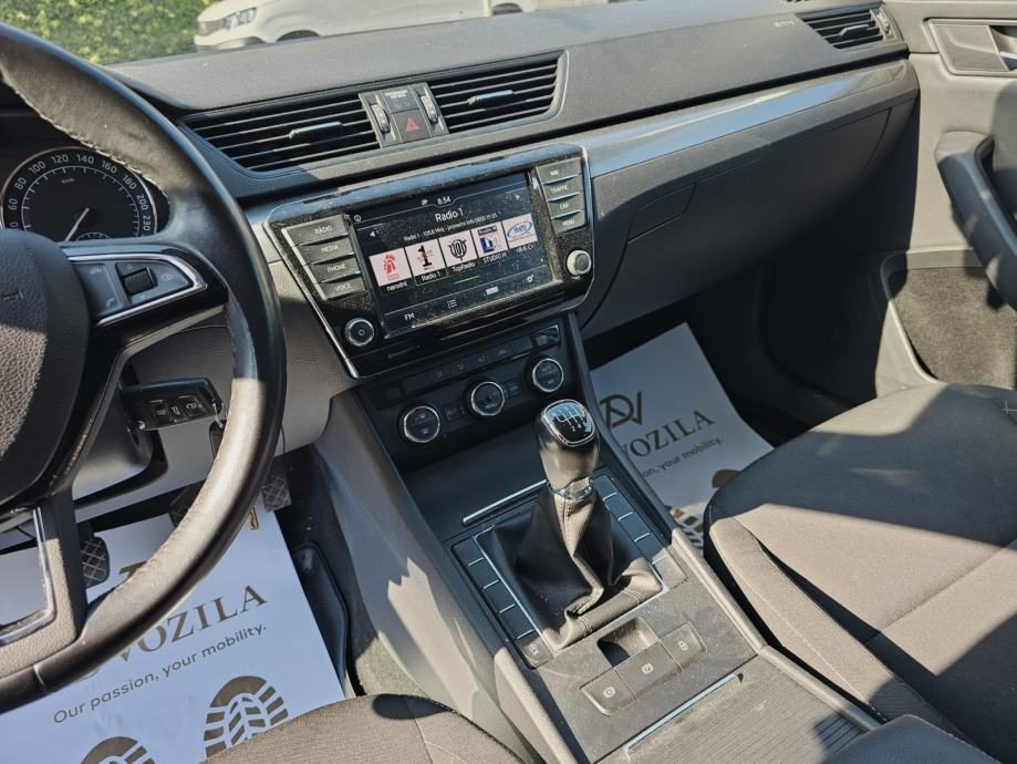 2016 Škoda Superb — fotografija 13