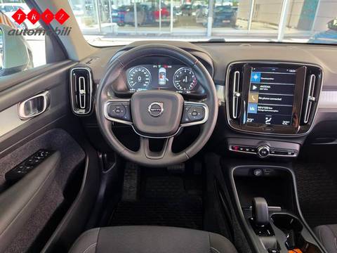 2022 Volvo XC40 — sličica 9