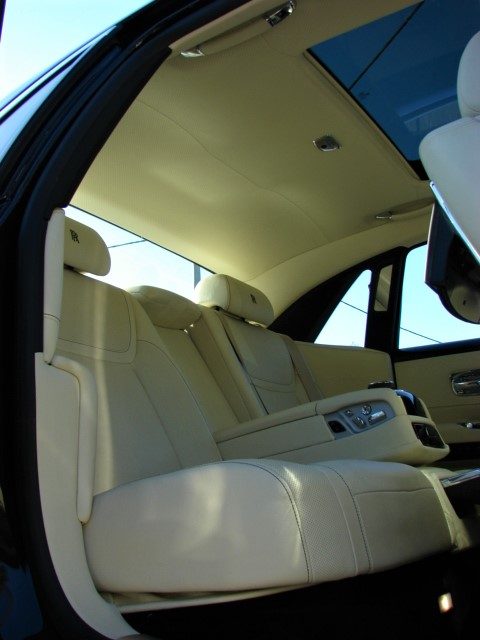 2015 Rolls-Royce Ghost — fotografija 12