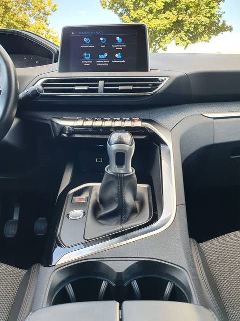 2017 Peugeot 3008 — sličica 15