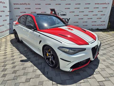 2017 Alfa Romeo Giulia — sličica 10