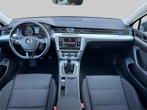 2017 Volkswagen Passat — sličica 9