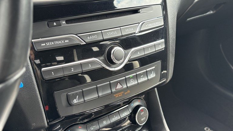 2017 Infiniti Q30 — fotografija 11