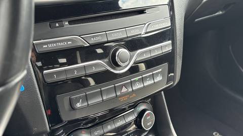 2017 Infiniti Q30 — sličica 11