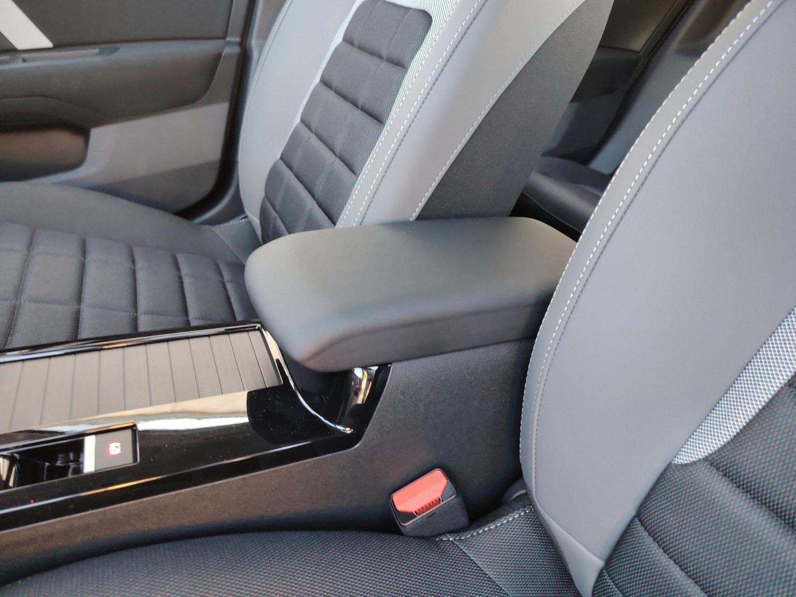 2026 Citroën C4 — fotografija 14